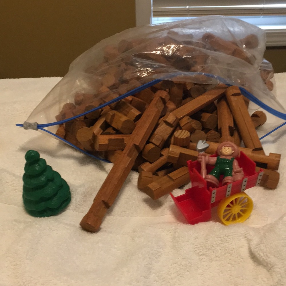Lincoln Logs 100 pieces Roofs, Sides, Wheel Wagon, Tree